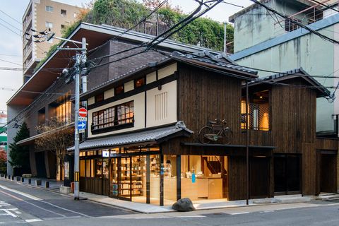 町屋をリノベーション ブルーボトルコーヒー 京都六角カフェがオープン Elle Decor エル デコ