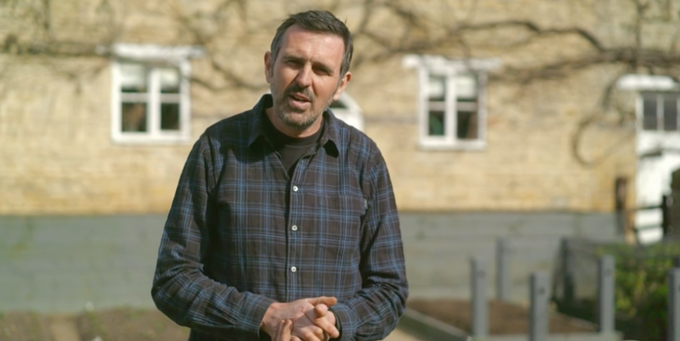 Adam Frost Reveals Easy Way To Grow Vegetables In Containers Adam Frost Reveals Easy Way To Grow Vegetables In Containers on Adam Frost Gardeners World
id=41384