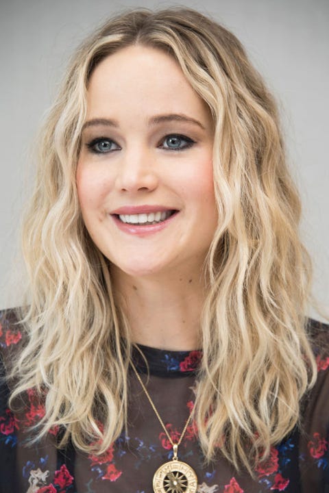 夏にトライしたいヘアアレンジ ビーチウェーブヘアを作る4つの方法をプロが伝授 ビューティ Elle エル デジタル 夏にトライしたいヘアアレンジ ビーチウェーブヘアを作る4つの方法をプロが伝授 ビューティ Elle エル デジタル