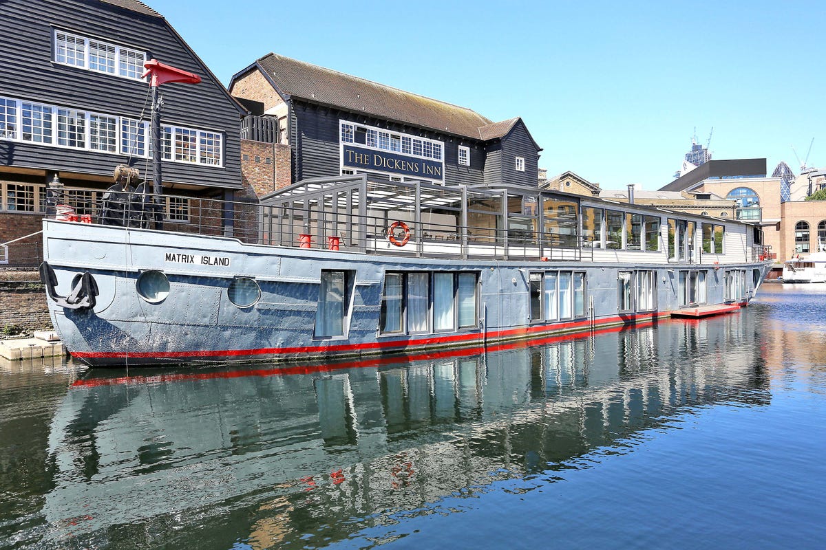 Five Bedroom Houseboat On The Market In Wapping ...