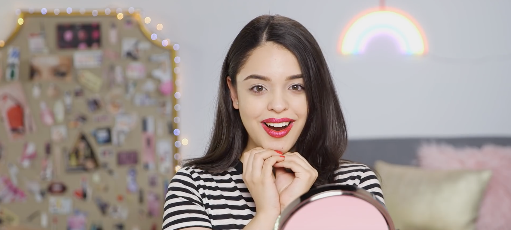 How To Apply Glitter Lip Gloss Video And Steps Glitter Lip Tutorial