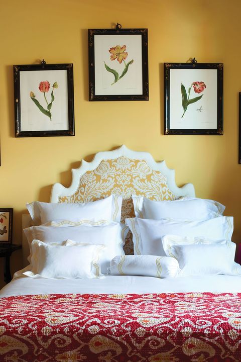 18 Best Above Bed Decor Ideas How To, Elegant Bed Frames Queen Elizabeth