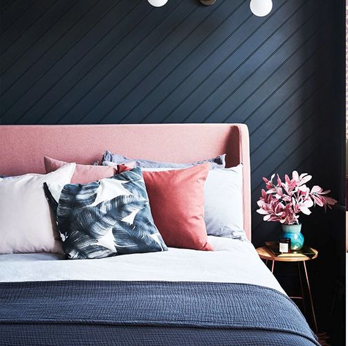 bedroom ideas, navy blue bedroom with a pink headboard, bright bedroom with a rattan hanging chair