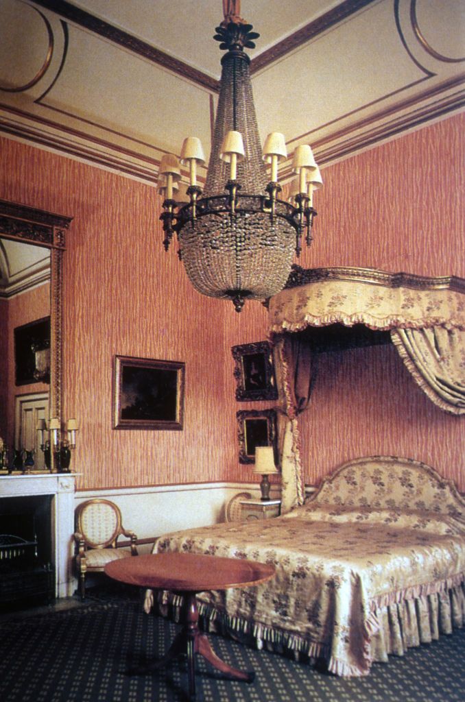 queen elizabeth bedroom