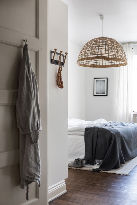 30 Unique Bedroom Lighting Ideas, Dark Grey Lamp Shade Bedroom Ideas