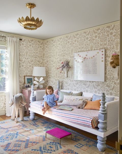 25 Creative Bedroom Wall Decor Ideas - How to Decorate Master Bedroom Walls