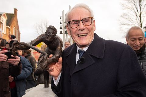 Bronzen beeld ter ere van Jan Janssen onthuld