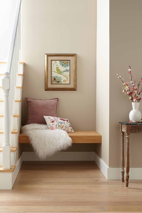 Creamy Mushroom Behr paint color in stairway nook. #creamymushroom #behrcreamymushroom #paintcolors