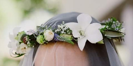 Petal, Eyebrow, Hair accessory, Photograph, Flower, Bridal accessory, Headpiece, Headgear, Costume accessory, Cut flowers, 
