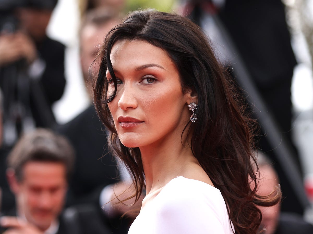 Bella Hadid looks like Marilyn Monroe with new bleach blonde hair Bella Hadid looks like Marilyn Monroe with new bleach blonde hair