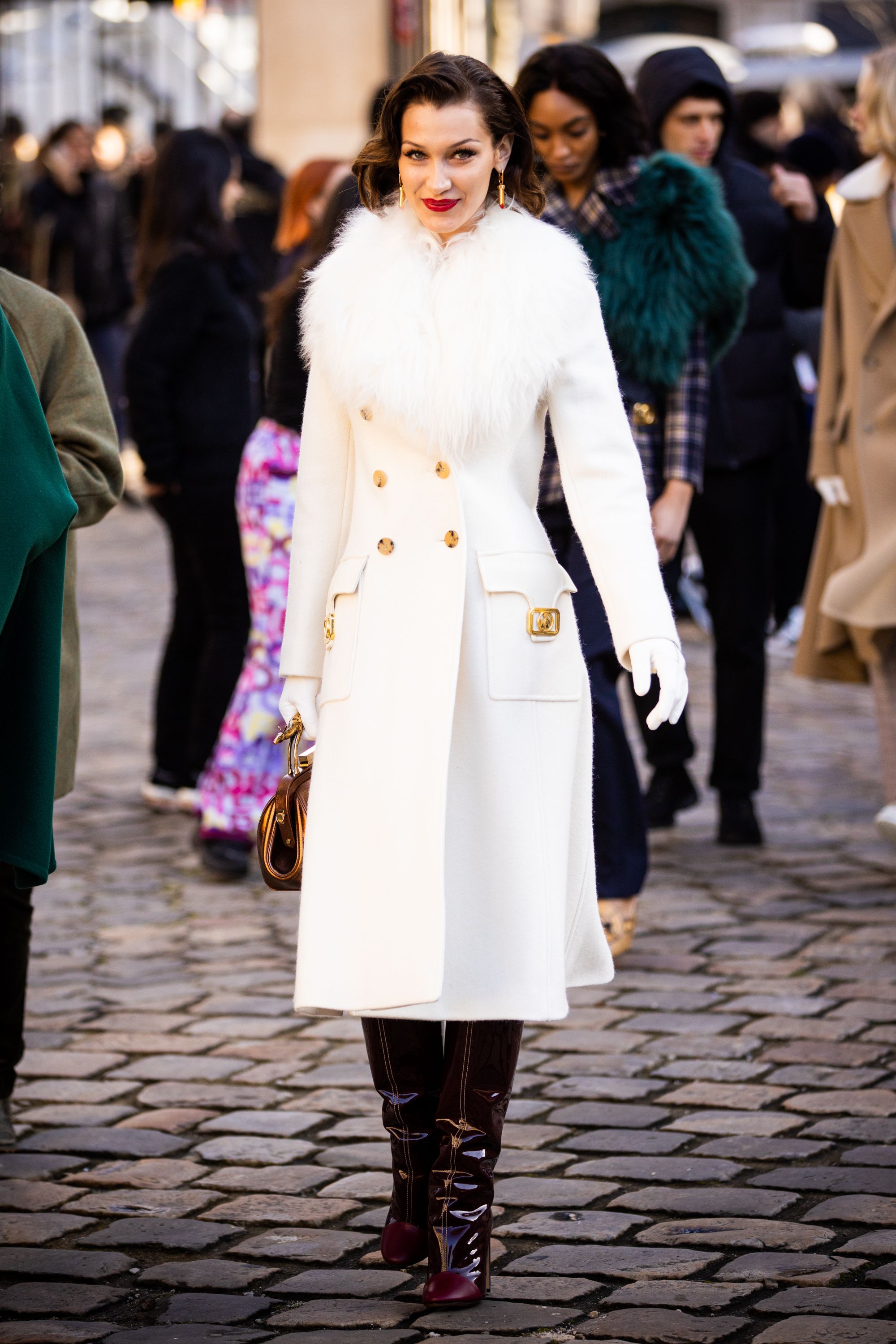 Are WHITE BAGS Back In Style?