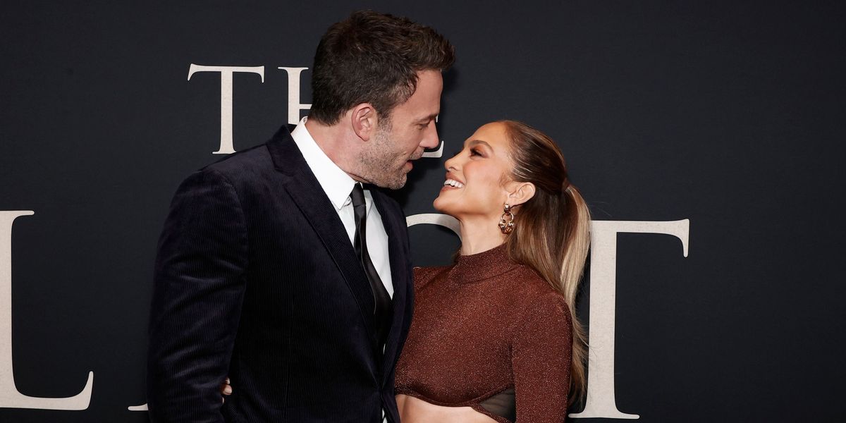 J.Lo, 52, Flaunts Washboard Abs On The Red Carpet, And Gazes At Ben In New Pics - Yahoo Lifestyle