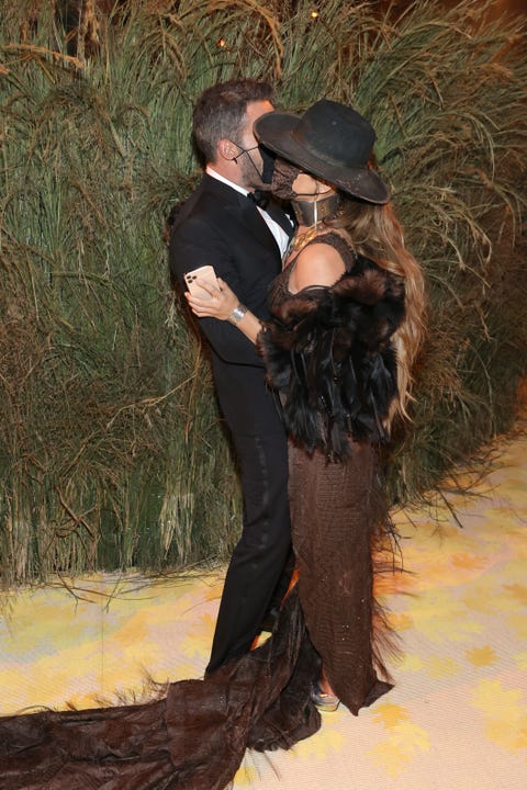 ben affleck and jennifer lopez at the 2021 met gala