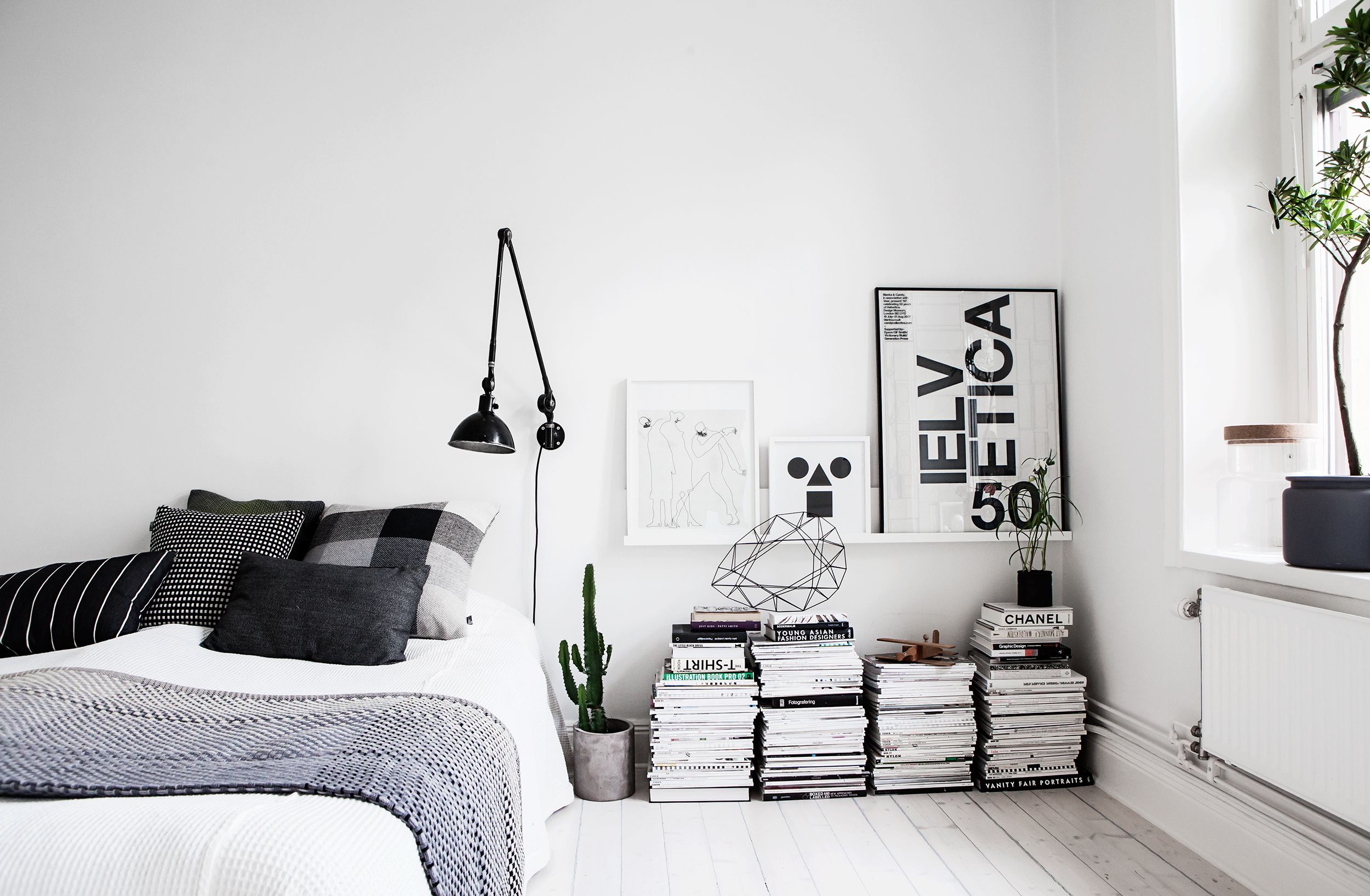 38 Minimalist Bedroom Ideas and Tips - Budget-Friendly Minimalism