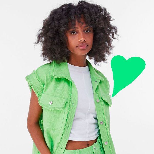 Bershka tiene el chaleco verde que te va robar el corazón y es muy barato