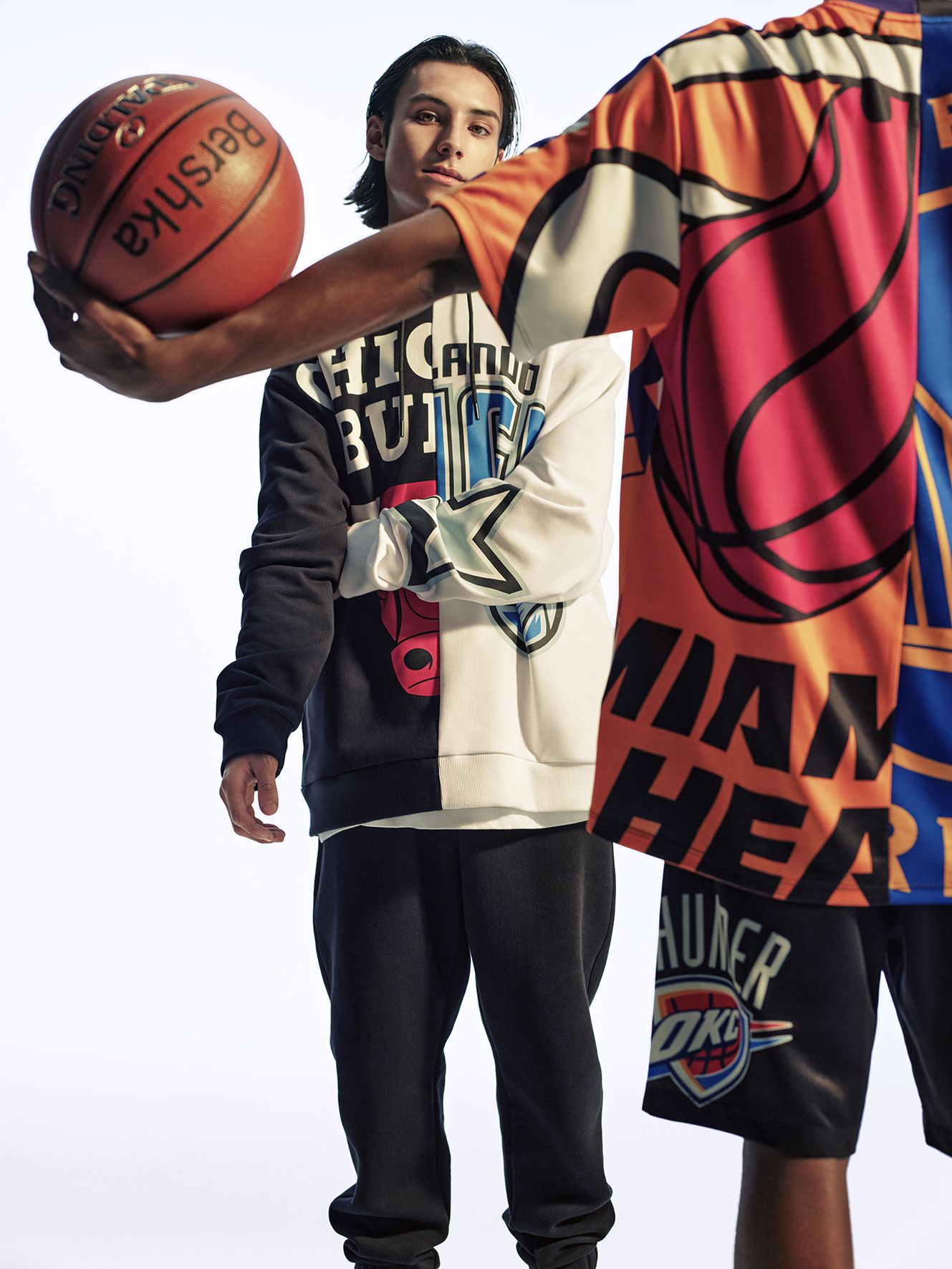 Abrazadera paracaídas tetraedro Bershka y la NBA lanzan la colección de ropa definitiva para los fans del  baloncesto