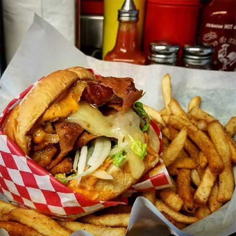 best-burgers-in-all-states-tommys-burger-shop-alaska