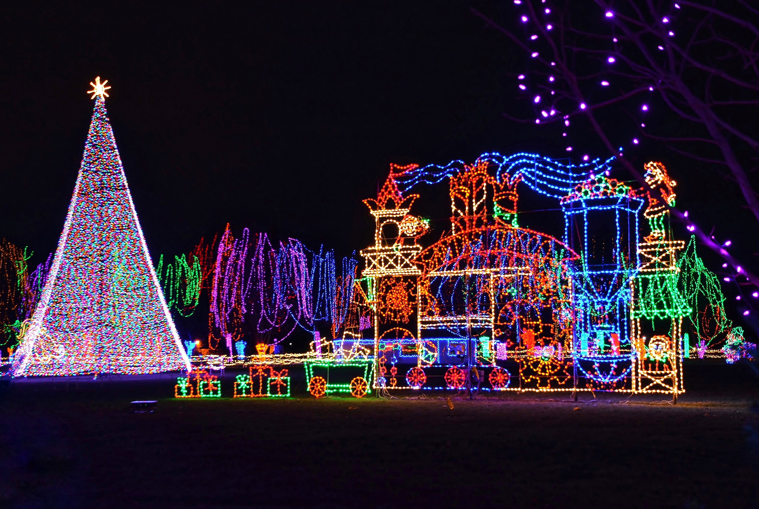 Christmas Lights Near Me - Best Holiday Light Shows in the U.S.