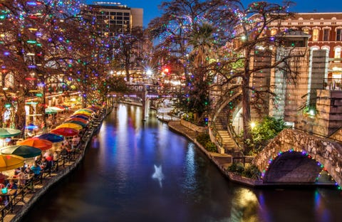 40 Best Christmas Towns - Top Christmas Towns in the USA