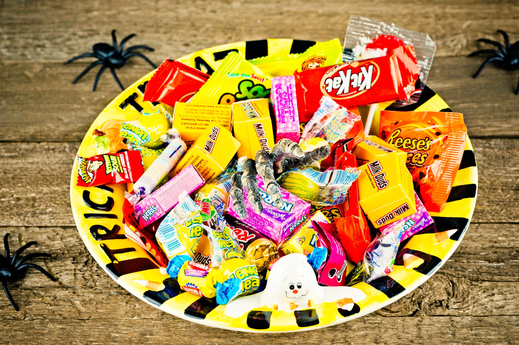 Best Halloween Candy Deals 2024 - Amity Beverie