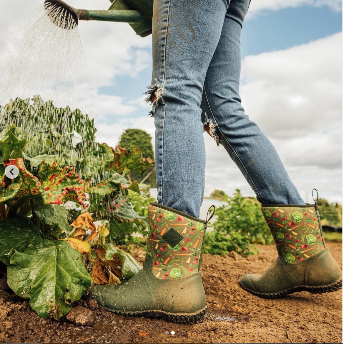 Rain Boots for Women Floral Print Mid Calf Slip on Water Shoes Outdoor Garden Waterproof Work Booties 