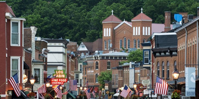20 Best Thanksgiving Towns - Best Places to Go for Thanksgiving