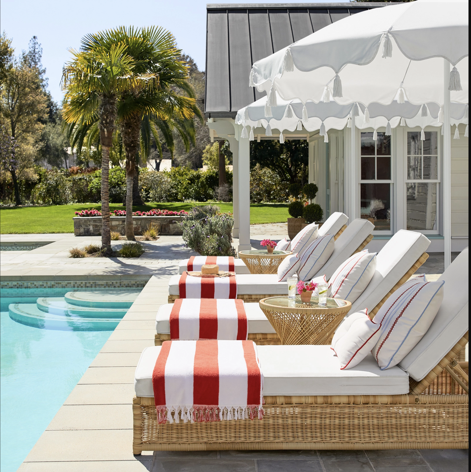23 Stylish Poolside Lounge Chairs That Will Make Your House Feel Like a Resort