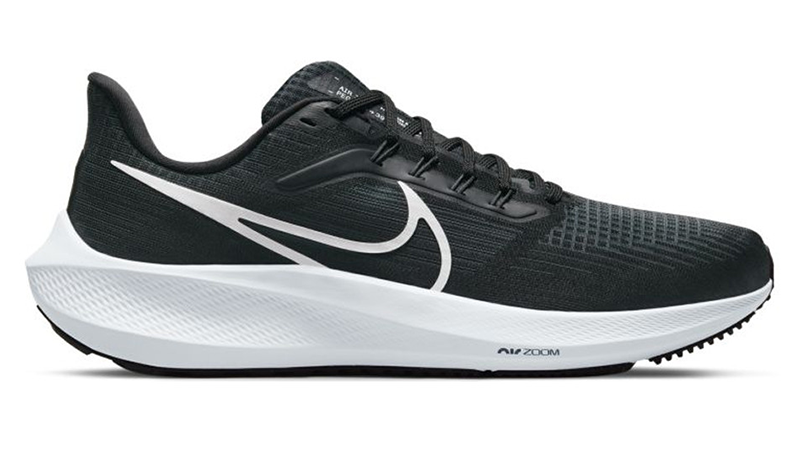 black nike training shoes