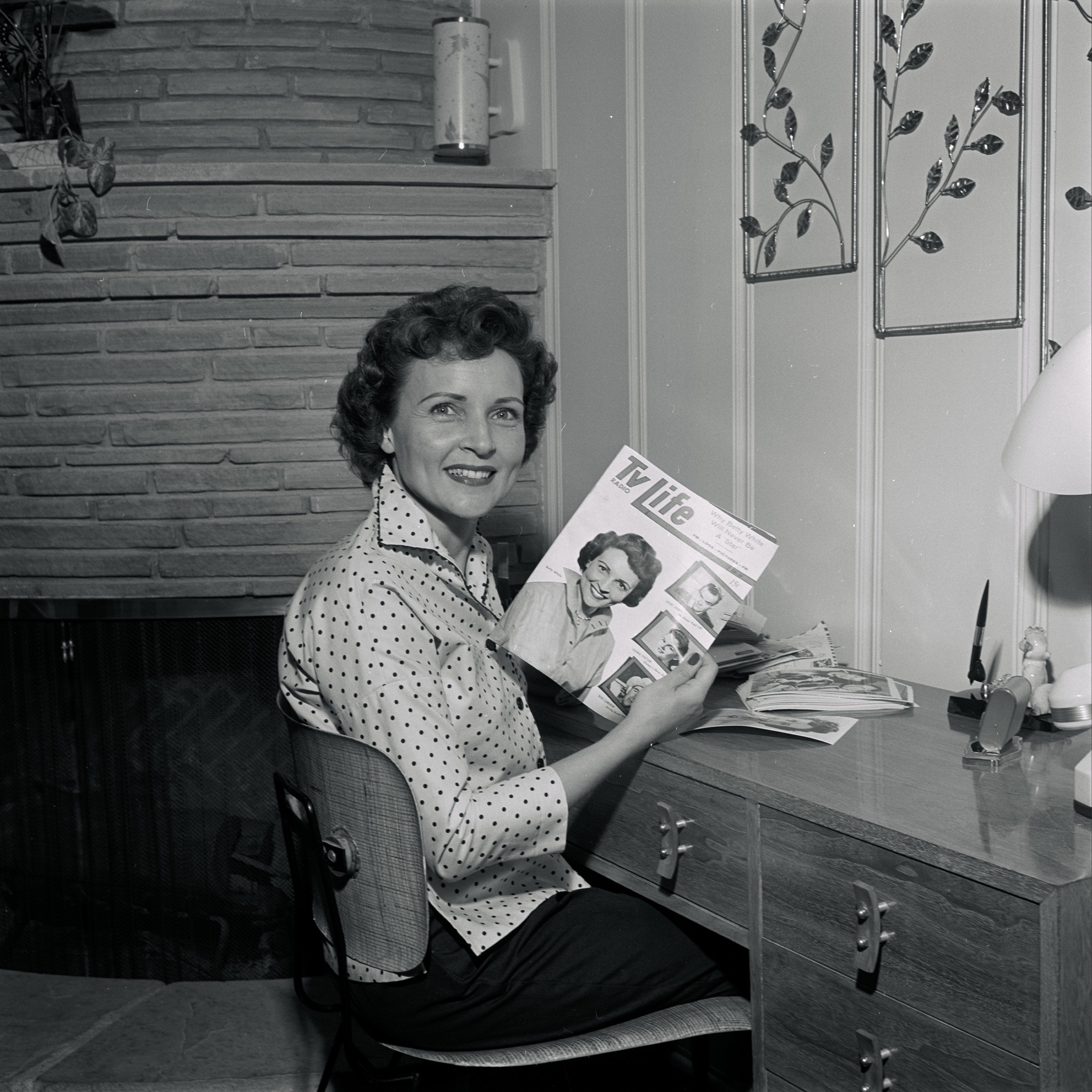 40 Photos Of Betty White Through The Years Young Betty White