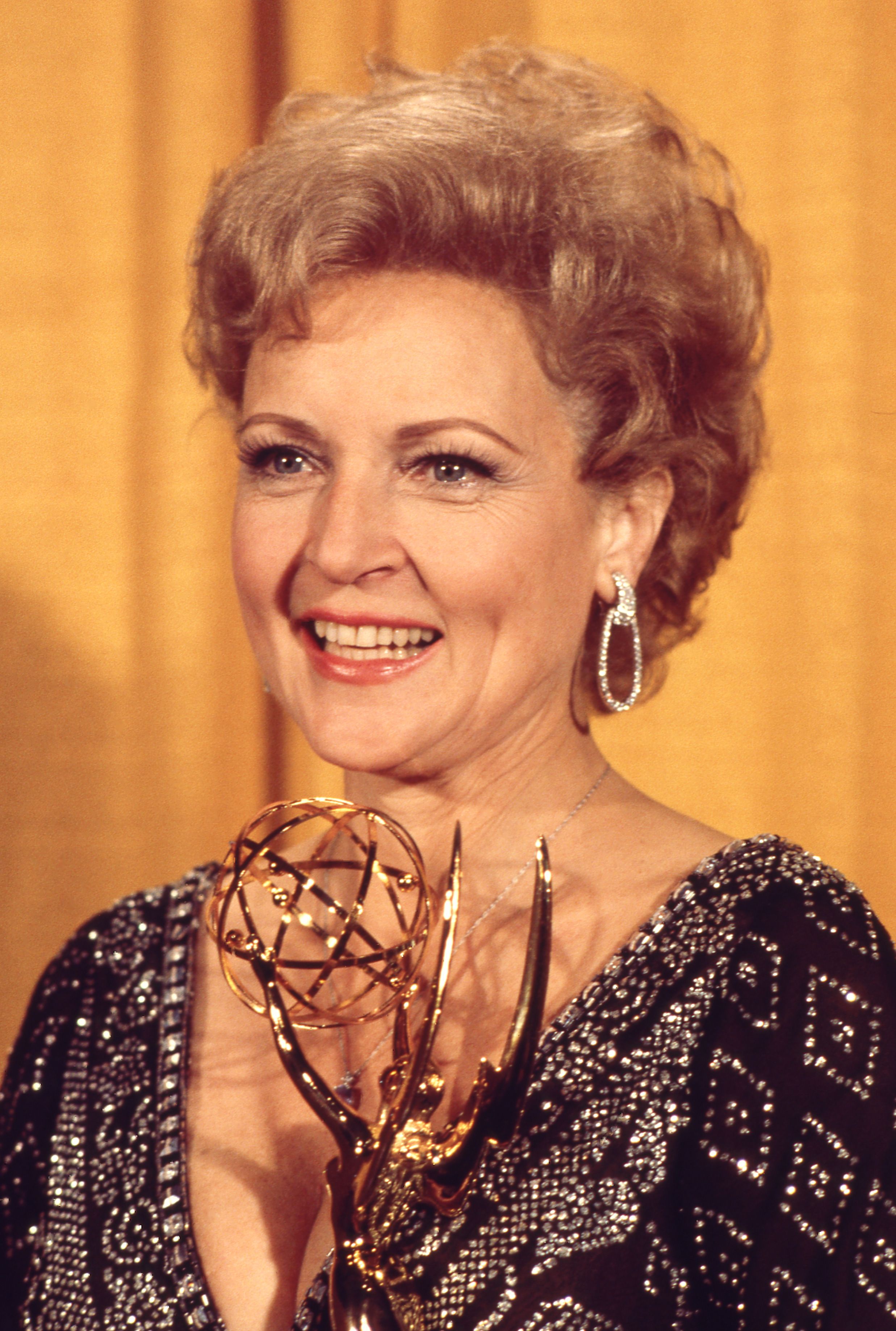 betty-white-holding-her-emmy-award-in-the-press-room-at-the-news-photo-1578775560.jpg