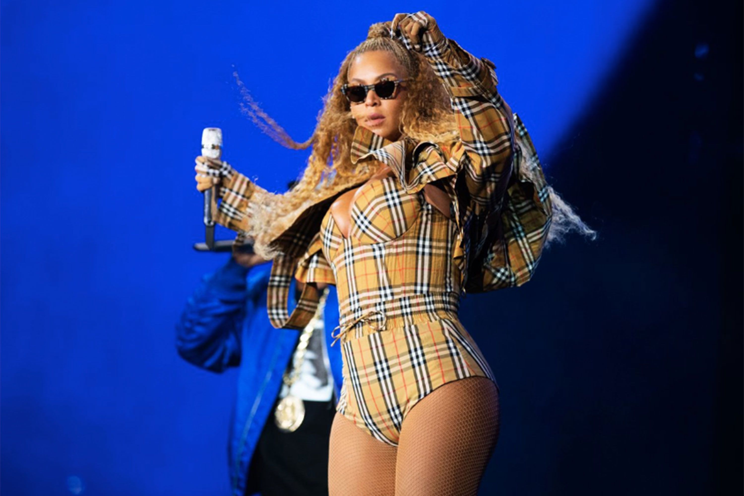 beyonce burberry outfit