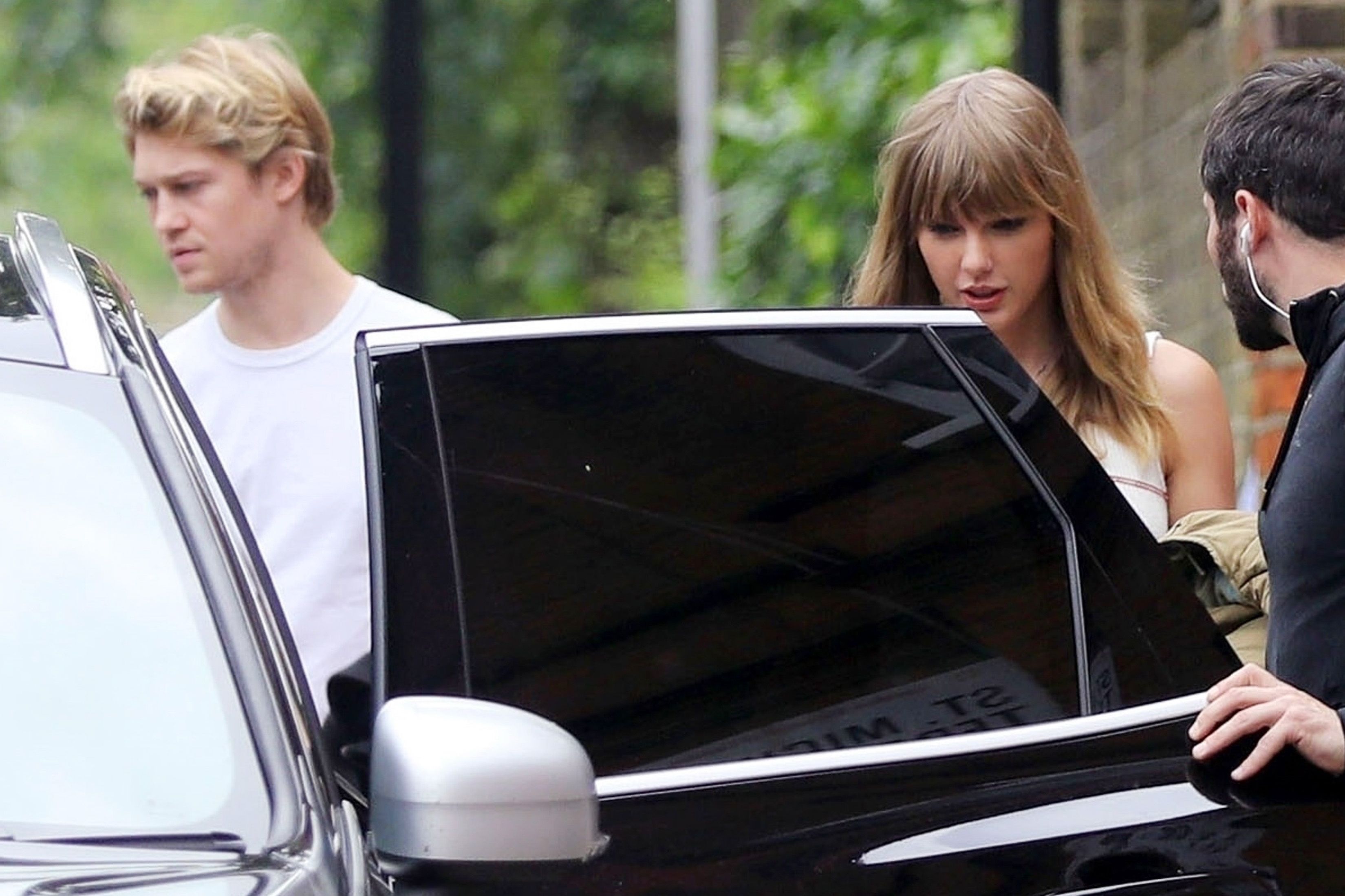 Taylor Swift And Joe Alwyn Got Photographed On London Date