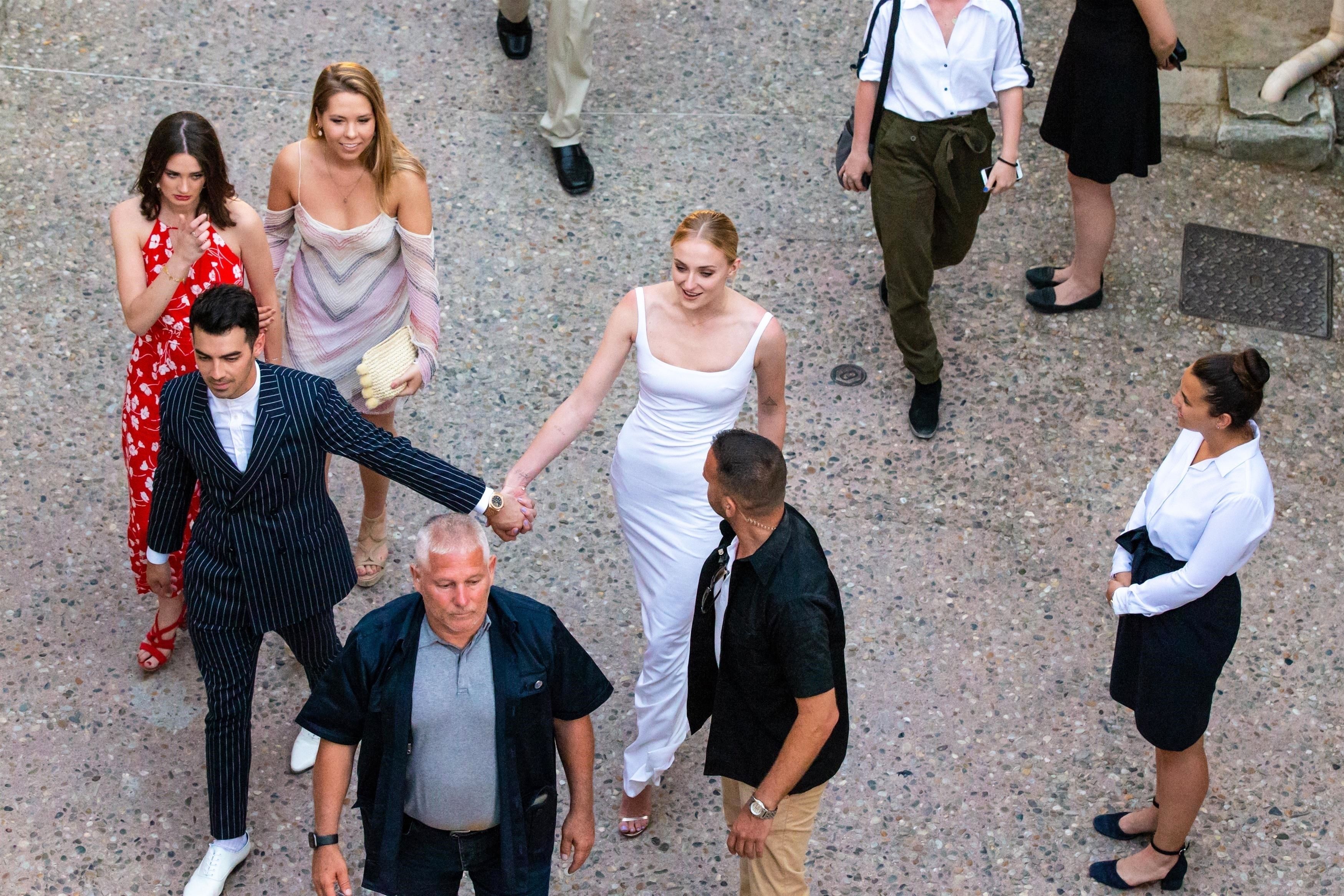 Sophie Wears Bridal Dress With Joe Jonas