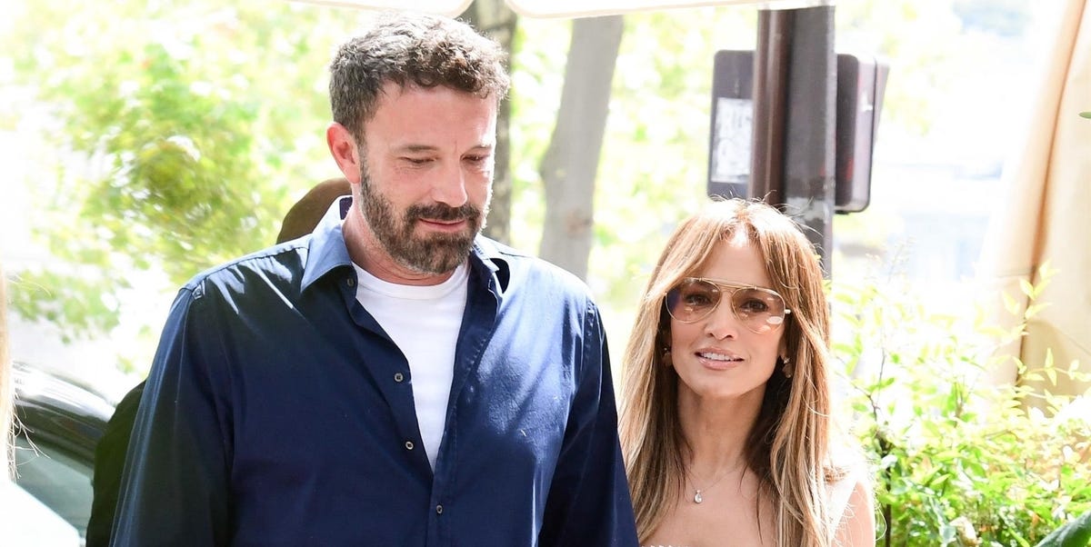 Jennifer Lopez en Ben Affleck zien er Parijse chic uit tijdens hun lunch op huwelijksreis Jennifer Lopez en Ben Affleck zien er Parijse chic uit tijdens hun lunch op huwelijksreis