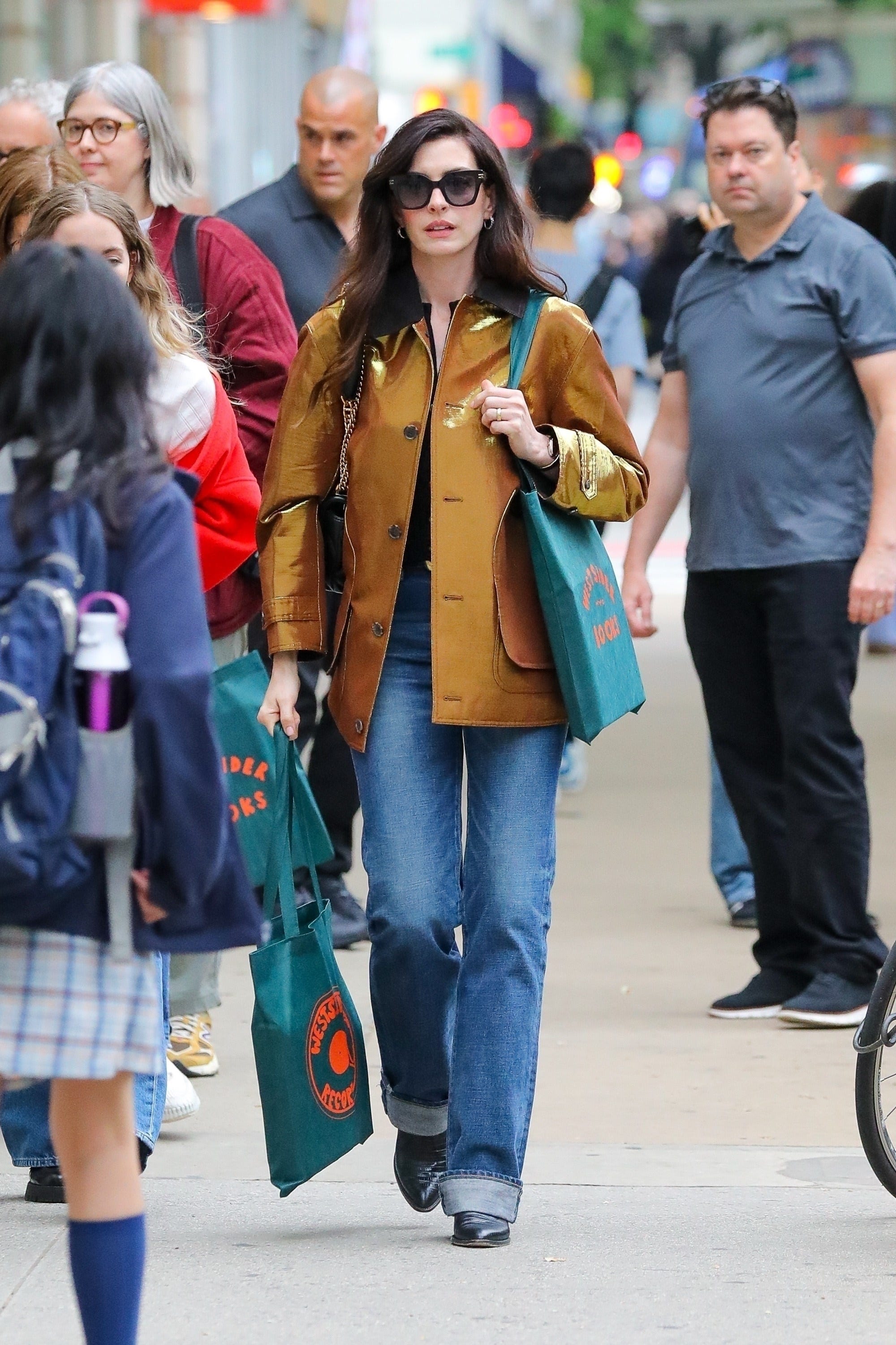 Anne Hathaway Repeats Outfits Like a Superstar