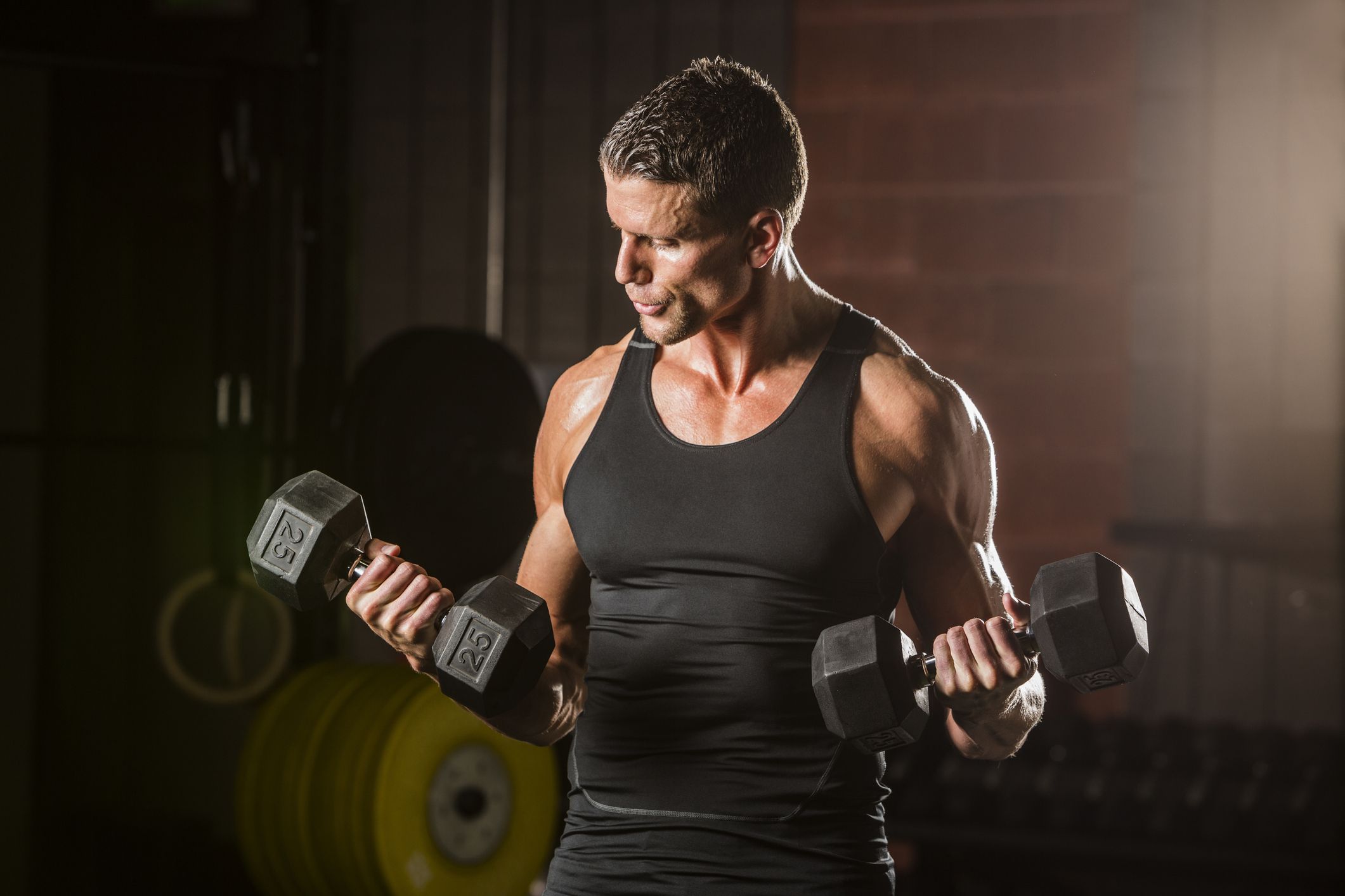 Eerder diefstal vervolging Biceps trainen doe je het beste met deze dumbbell-oefeningen