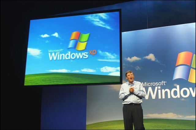 bill gates presents the new version of windows xp