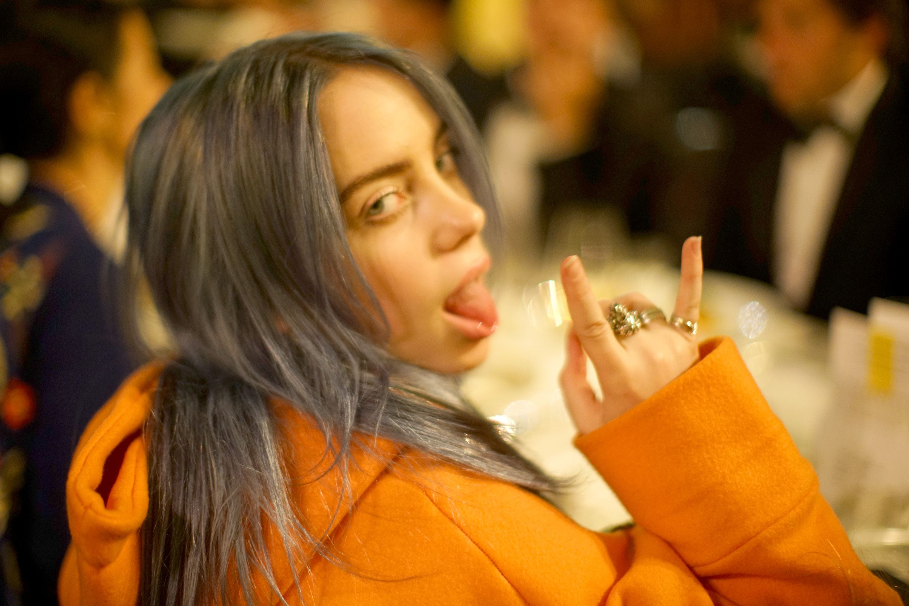 Billie Eilish Ripped Off Her Entire Acrylic Fingernail