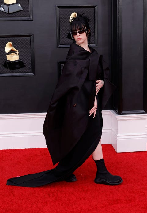 billie eilish en la alfombra roja de los grammy 2022