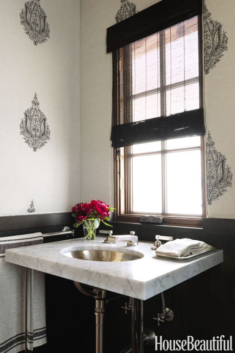 black and white bathroom