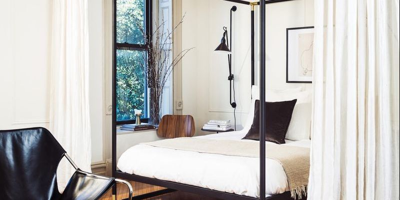 27 Striking Black and White Bedrooms
