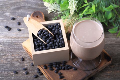 black beans and black soybean milk