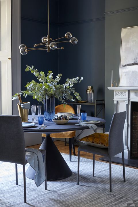 52 Best Dining Room Decorating Ideas, Round Dining Table With Navy Blue Chairs