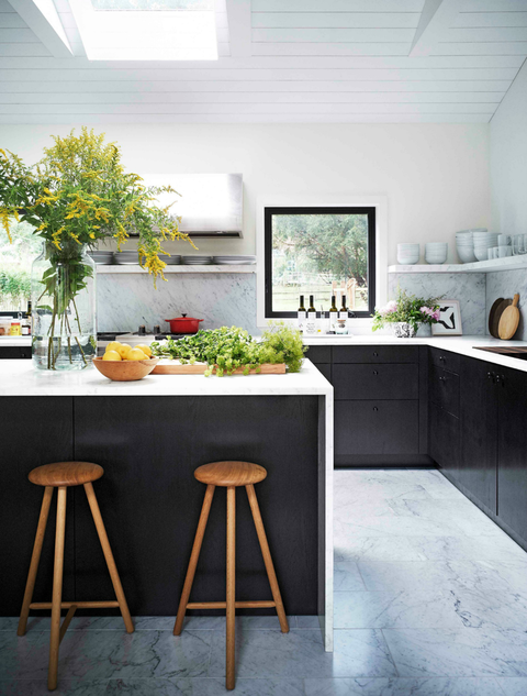 21 Black Kitchen Cabinet Ideas, Can Dark Kitchen Cabinets Be Painted White