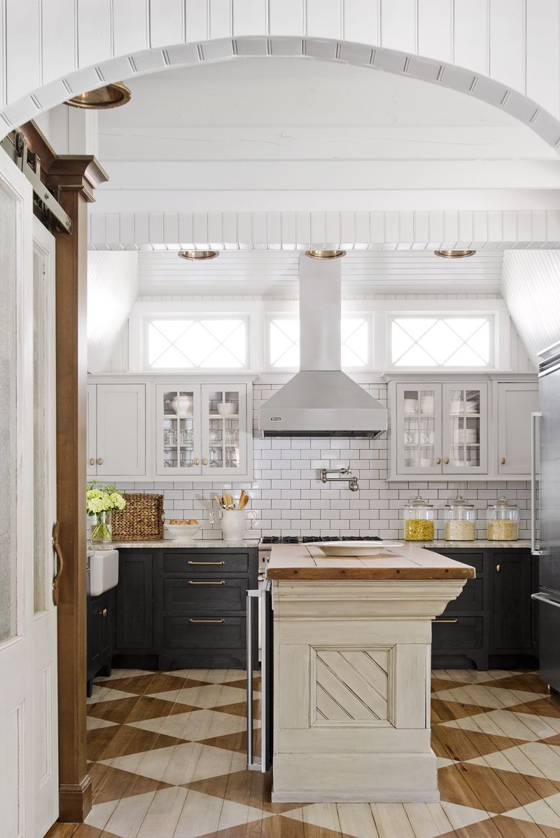 black and white kitchen cabinets