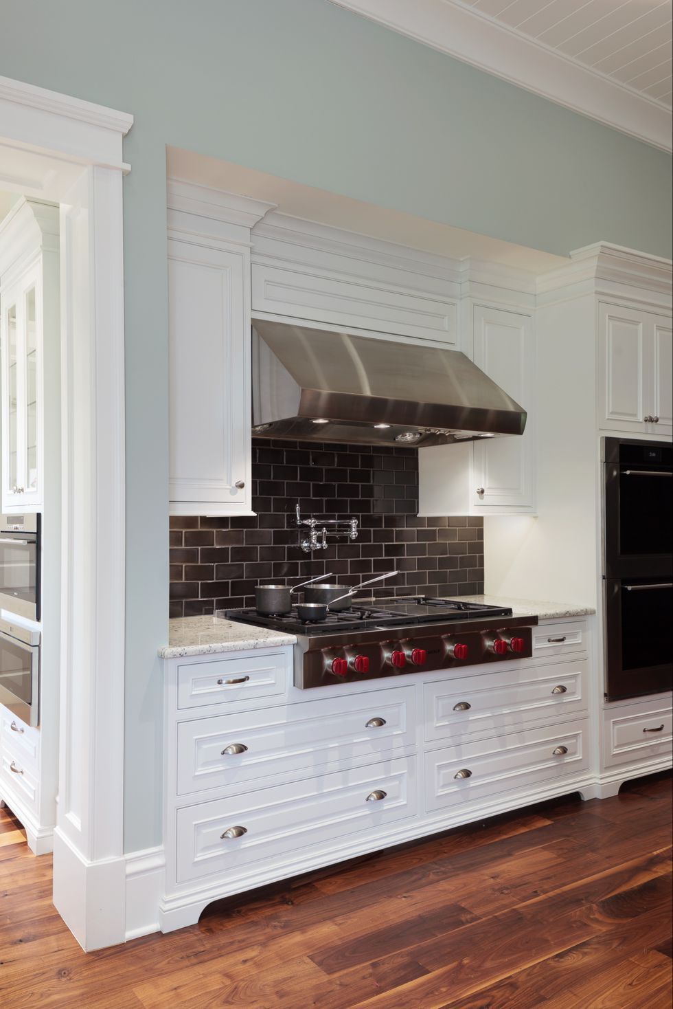 26 Gorgeous Black White Kitchens Ideas For Black White Decor In Kitchens