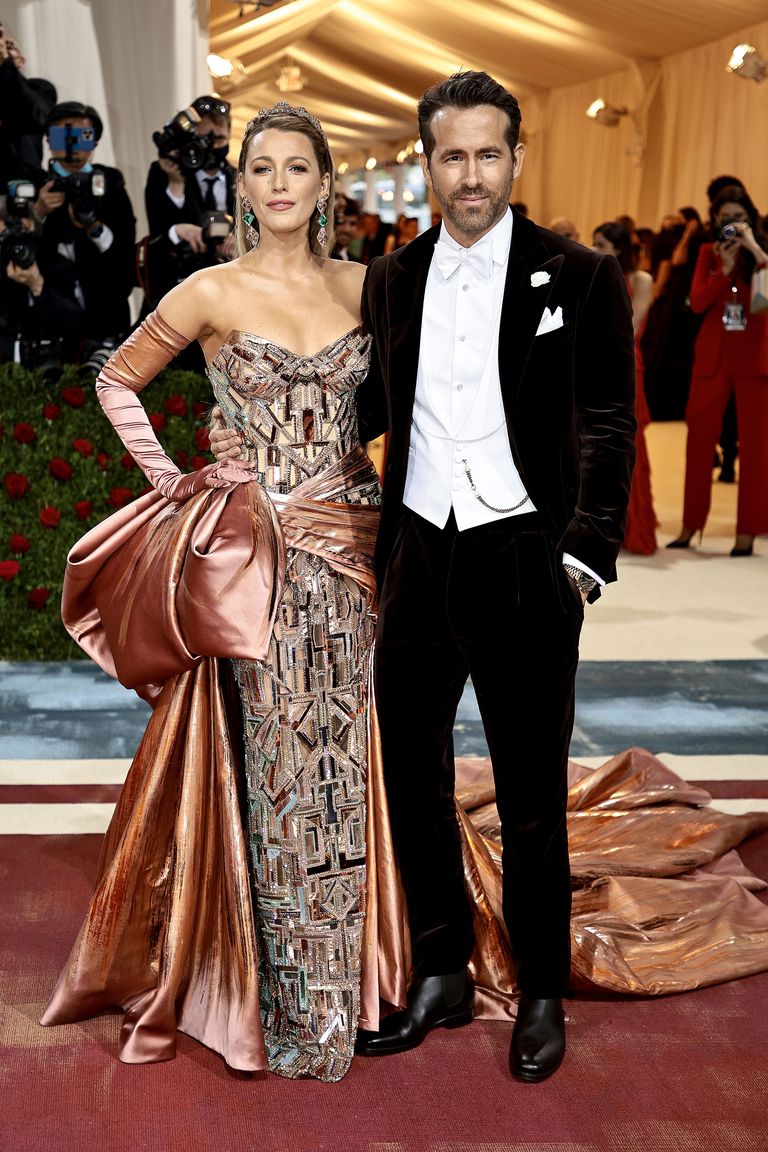 Blake Lively's Atelier Versace Gown Brings New York's Architectural Wonders  To Life With Her Transformation On The MET Gala 2022 Red Carpet