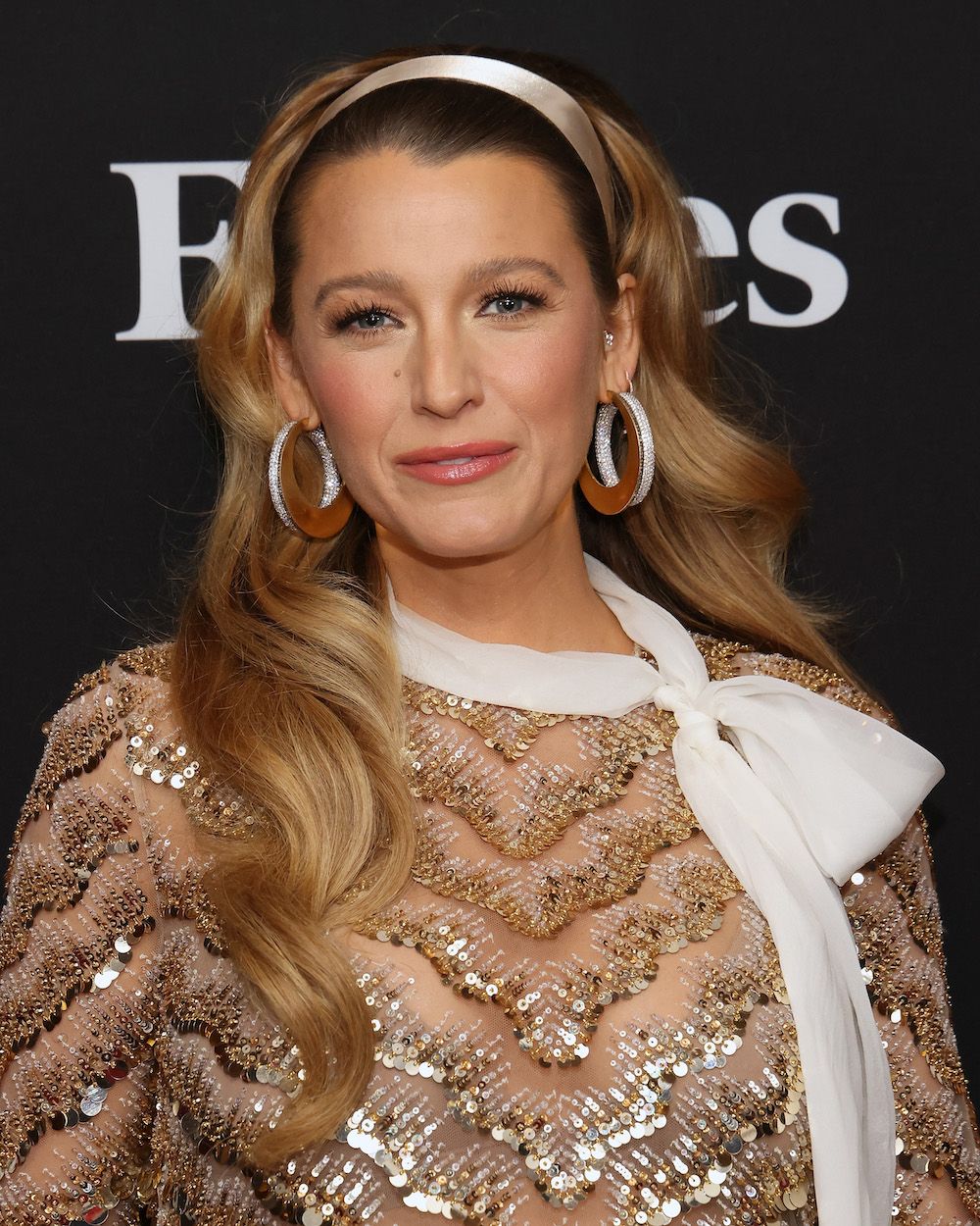 Blake Lively Shares Twinning Bedhead Photo With Her Gorgeous Sister