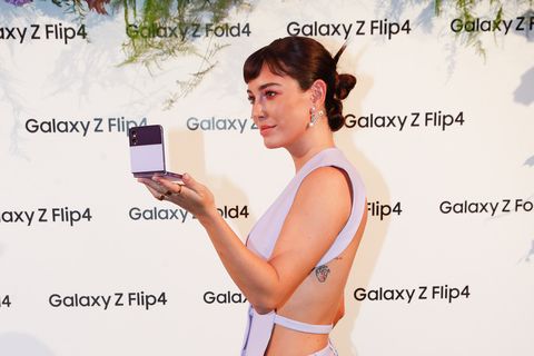 Blanca Suárez poses as a Samsung image