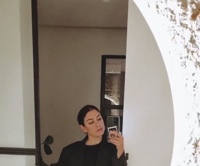 Romper magia Golpeteo Blanca Suárez con el traje negro de adidas Originals con blazer